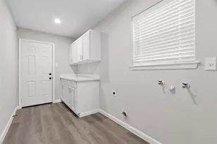 8826 Tanager St, Houston, TX 77036 - Photo 10