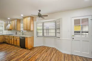 203 Old Angleton Rd, Lake Jackson, TX 77566 - Photo 4