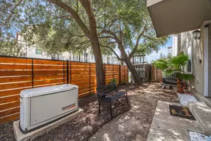 5736 Kansas St, Houston, TX 77007 - Photo 2