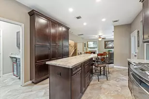50 N Holly Laurel Cir, The Woodlands, TX 77382 - Photo 14