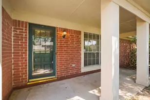 18142 Lake Bend Dr, Houston, TX 77084 - Photo 2