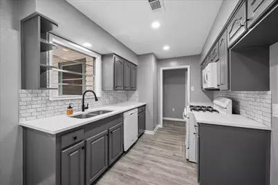 901 Ivy Avenue, Deer Park, TX 77536 - Photo 10