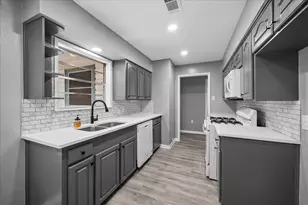 901 Ivy Ave, Deer Park, TX 77536 - Photo 10