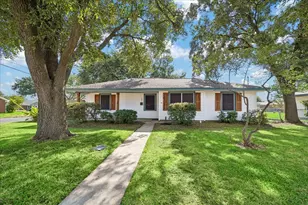 901 Ivy Ave, Deer Park, TX 77536 - Photo 1