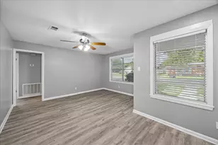 901 Ivy Ave, Deer Park, TX 77536 - Photo 2
