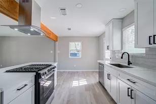 411 Oaklawn St, League City, TX 77573 - Photo 10