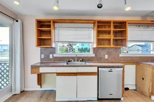 4038 Panola Dr, Galveston, TX 77554 - Photo 10