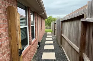 312 Green Isle Ave, Dickinson, TX 77539 - Photo 20