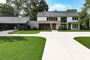5210 Manor Dr, Sugar Land, TX 77479 - Photo 2