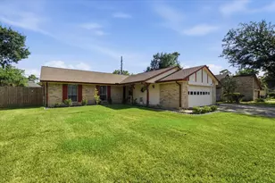 9814 Bayou Woods Dr, Baytown, TX 77521 - Photo 2