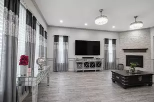 126 Comal Dr, Baytown, TX 77523 - Photo 8