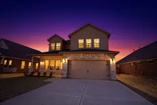 126 Comal Dr, Baytown, TX 77523 - Photo 2