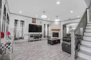 126 Comal Dr, Baytown, TX 77523 - Photo 6