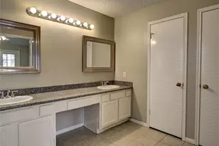 11 Cottage Grove Pl, The Woodlands, TX 77381 - Photo 18