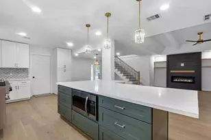 10514 Emnora Ln, Houston, TX 77043 - Photo 2