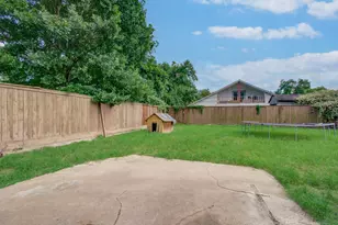 981 S Victory Dr, Houston, TX 77088 - Photo 30