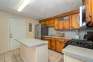 981 S Victory Dr, Houston, TX 77088 - Photo 16