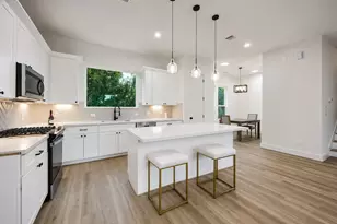 1032 Marcolin St, Houston, TX 77088 - Photo 8