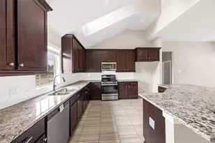 8510 Amber Bend Dr, Baytown, TX 77521 - Photo 10