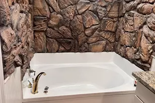 6335 Tall Willow Dr, Houston, TX 77088 - Photo 4