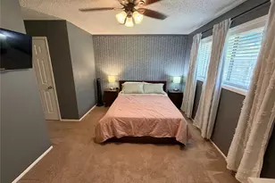 725 E Plum St, Angleton, TX 77515 - Photo 16