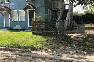 827 1st Ave N, Texas City, TX 77590 - Photo 2