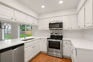 915 S Diamondhead Blvd, Crosby, TX 77532 - Photo 10