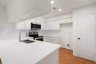 915 S Diamondhead Blvd, Crosby, TX 77532 - Photo 12