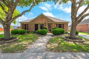 1864 Silent Shore Ct, League City, TX 77573 - Photo 2