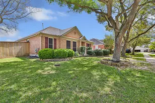 1864 Silent Shore Ct, League City, TX 77573 - Photo 4