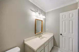 940 Wycliffe Dr, Houston, TX 77079 - Photo 10