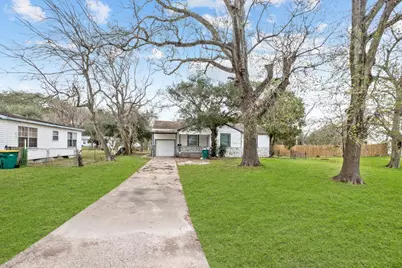 2217 Meadow Lane, La Marque, TX 77568 - Photo 2