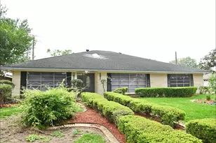 202 Coronation Dr, Houston, TX 77034 - Photo 1