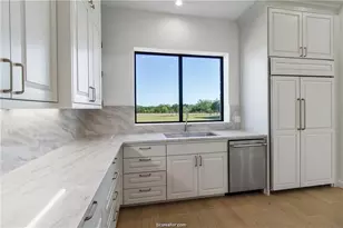 4558 Hicks Ln, Bryan, TX 77845 - Photo 12