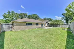 311 Stonehenge Ln, Friendswood, TX 77546 - Photo 28