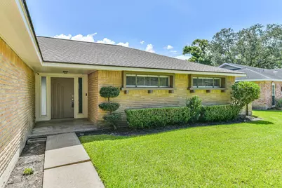 311 Stonehenge Lane, Friendswood, TX 77546 - Photo 4