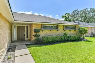 311 Stonehenge Ln, Friendswood, TX 77546 - Photo 4
