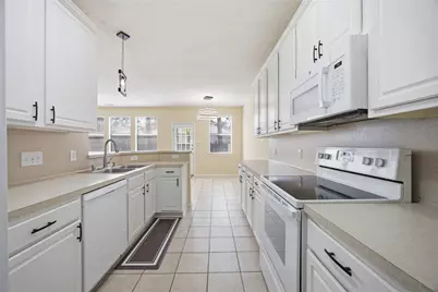 59 E Stedhill Loop, The Woodlands, TX 77384 - Photo 6