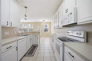 59 E Stedhill Loop, The Woodlands, TX 77384 - Photo 6