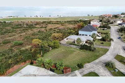 226 Debbie Lane, Dickinson, TX 77539 - Photo 4