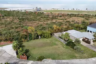 226 Debbie Ln, Dickinson, TX 77539 - Photo 1