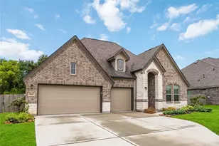 15538 Blue Lake Dr, Mont Belvieu, TX 77523 - Photo 2