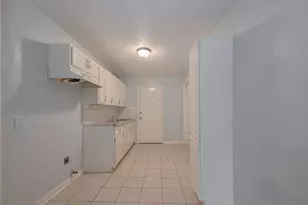 4906 Larkspur St, Houston, TX 77033 - Photo 4