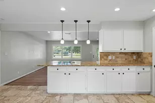 9613 Westview Dr, Houston, TX 77055 - Photo 10