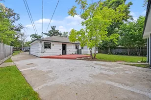 9613 Westview Dr, Houston, TX 77055 - Photo 32
