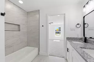 5711 Thrush Dr, Houston, TX 77033 - Photo 18