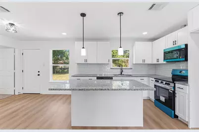 5711 Thrush Drive, Houston, TX 77033 - Photo 12
