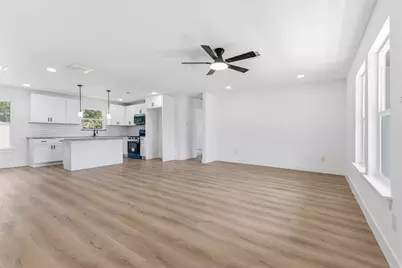 5711 Thrush Drive, Houston, TX 77033 - Photo 4
