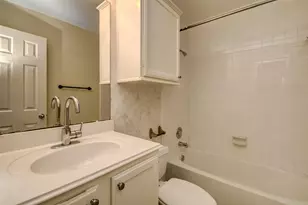 635 Avery Dr, Sugar Land, TX 77479 - Photo 6