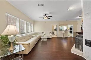 6729 Tournament Dr, Houston, TX 77069 - Photo 2